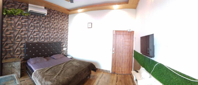 rooms for couples in morni hills