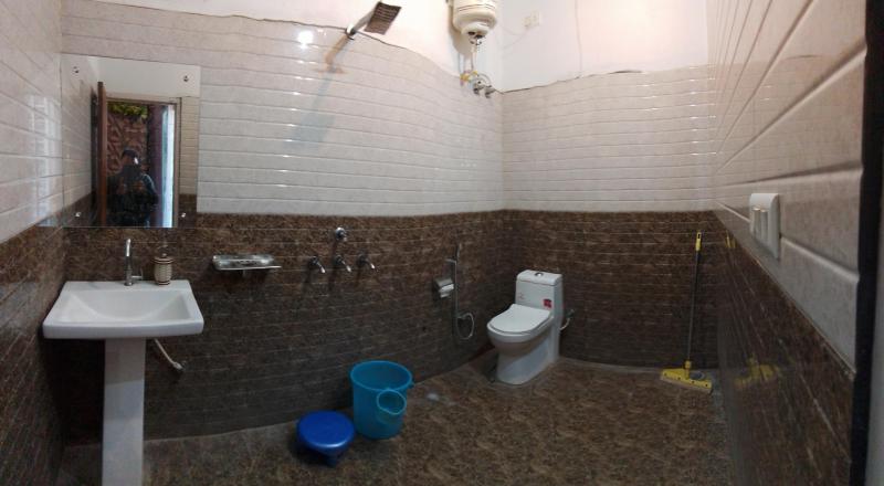 The Gahat's bathroom