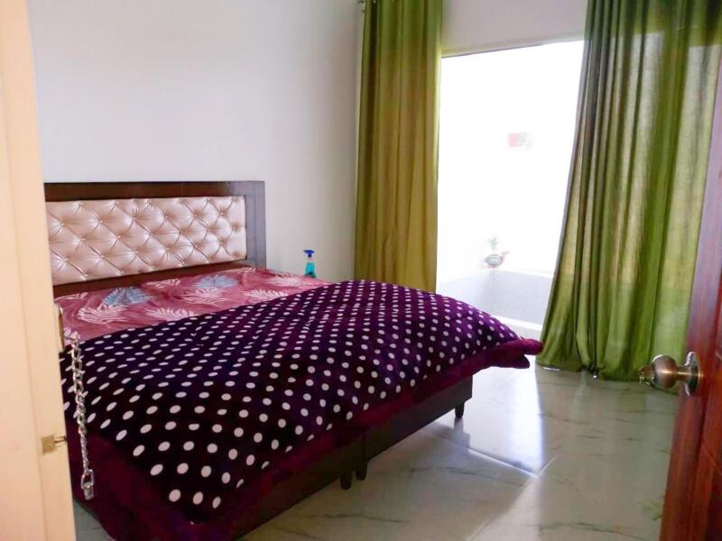couple friendly hotel rooms for rent